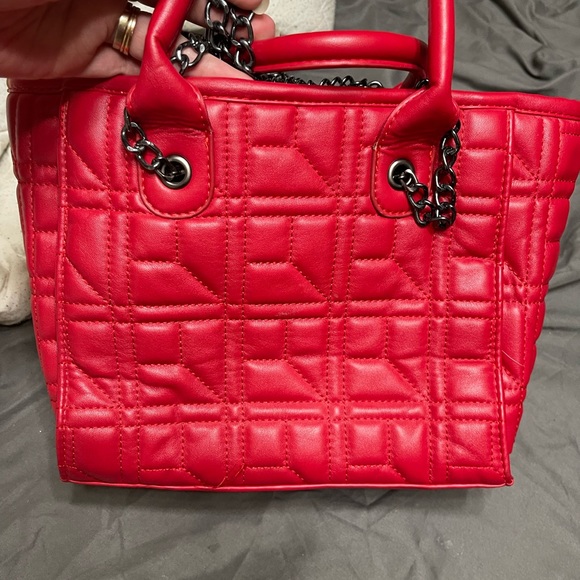 Cute red leather purse with chain - Picture 4 of 7